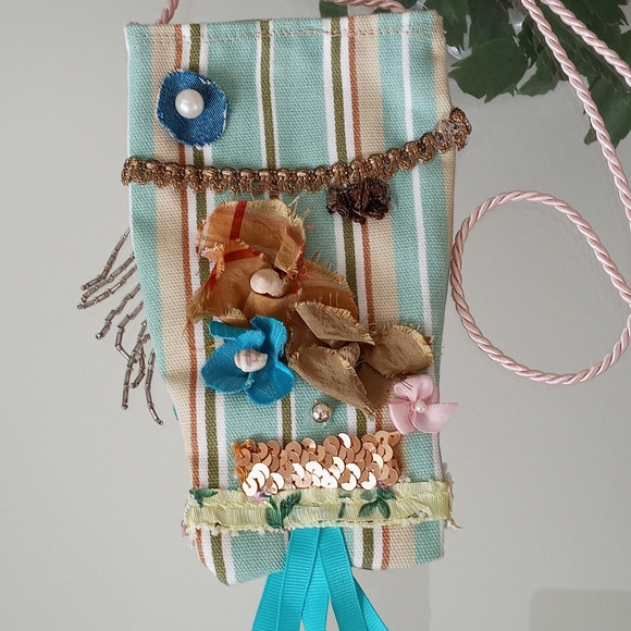 Mia Coco Handbags - Mia Coco Crossbody Pouch